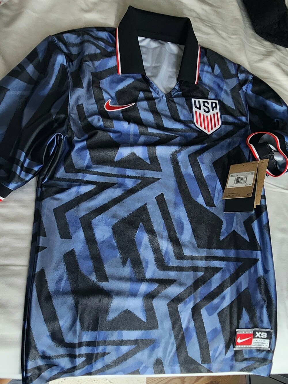 Nike Men's USA Blue and Black Graphic Soccer Jersey SMALL _ NEW